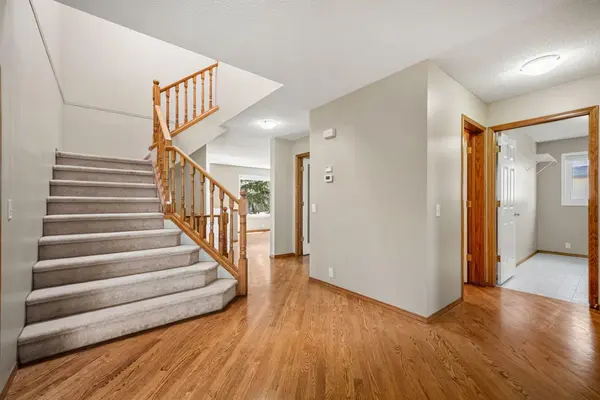 131 Lake Simcoe CT SE, Calgary, AB T2J 7E7