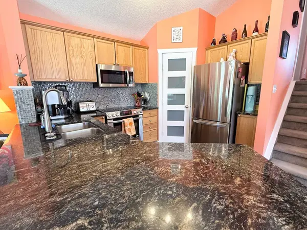 138 Bridleridge WAY SW, Calgary, AB T2Y4K8