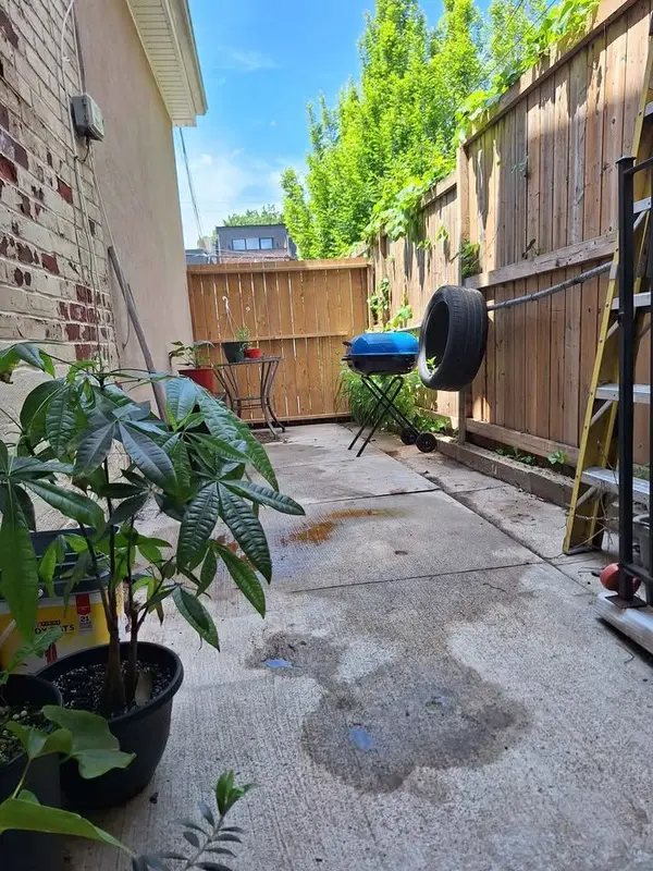 176 Lisgar ST W #Bsmt, Toronto C01, ON M6J 3G3