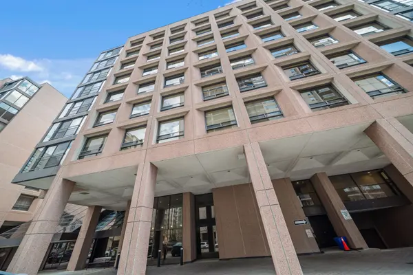 447 Walmer RD #206, Toronto C03, ON M5P 2X9