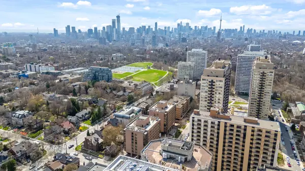 447 Walmer RD #206, Toronto C03, ON M5P 2X9