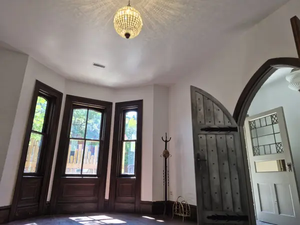 561 Parliament ST, Toronto C08, ON M4X 1P7