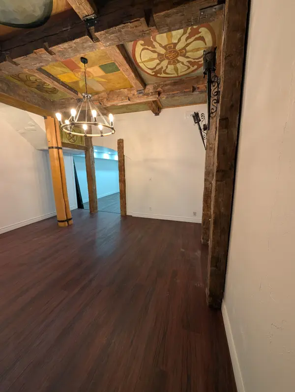 561 Parliament ST, Toronto C08, ON M4X 1P7