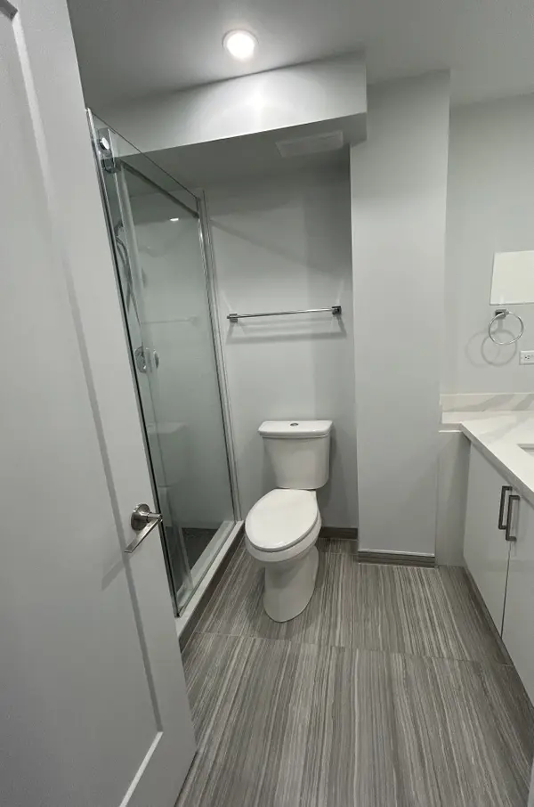 15 Walmer RD #306, Toronto C02, ON M5R 2X1