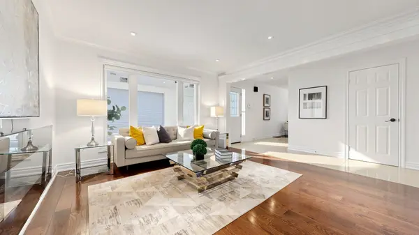 22 Denlow BLVD, Toronto C13, ON M3B 1P4