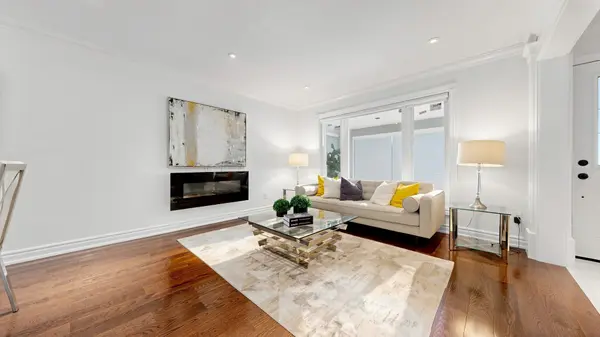 22 Denlow BLVD, Toronto C13, ON M3B 1P4
