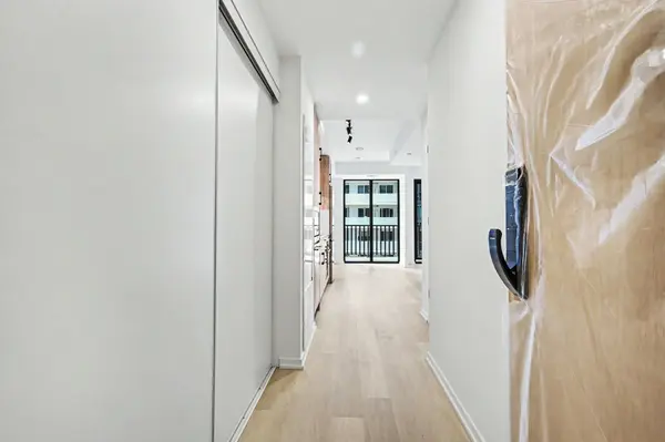 109 Erskine AVE #1111, Toronto C10, ON M4P 0G6