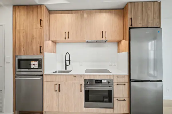 109 Erskine AVE #1111, Toronto C10, ON M4P 0G6