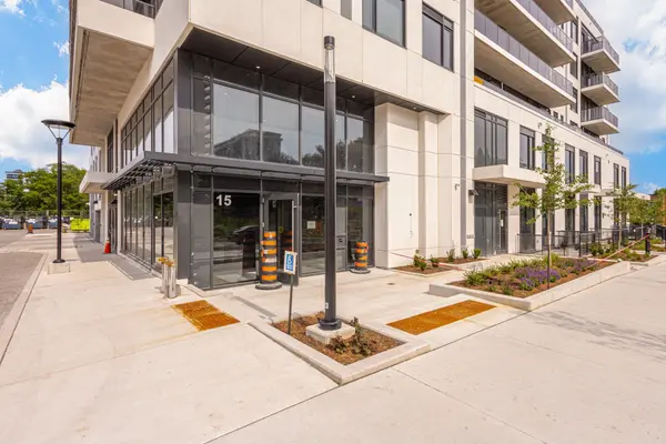 15 David Salomon DR #907, Toronto C11, ON M3C 1E7