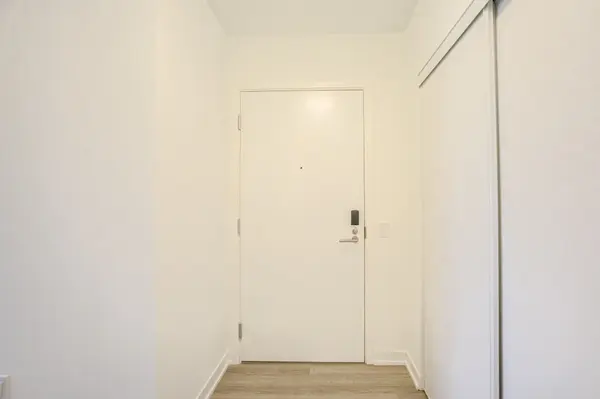 15 David Salomon DR #907, Toronto C11, ON M3C 1E7