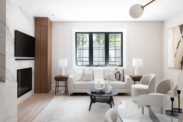 52 Roxborough DR, Toronto C09, ON M4W 1X1