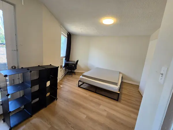 558 Spadina CRES #6, Toronto C01, ON M5S 2J9