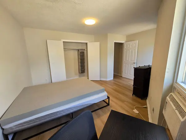 558 Spadina CRES #6, Toronto C01, ON M5S 2J9