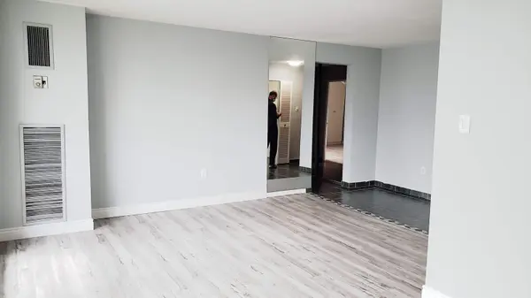 177 Linus RD #711, Toronto C15, ON M2J 4S5