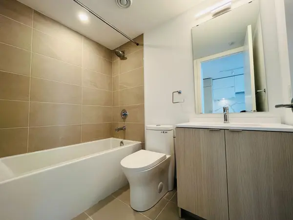 100 Queen ST E #1716, Toronto C08, ON M5C 0B5
