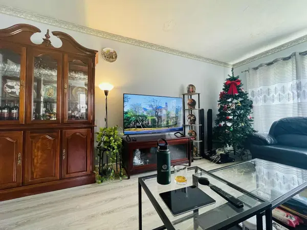 101 Overture RD, Toronto E10, ON M1E 2W3