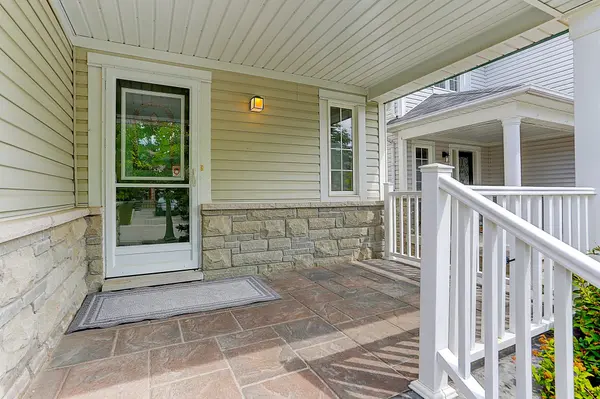 4 Sinden DR, Whitby, ON L1M 2B8