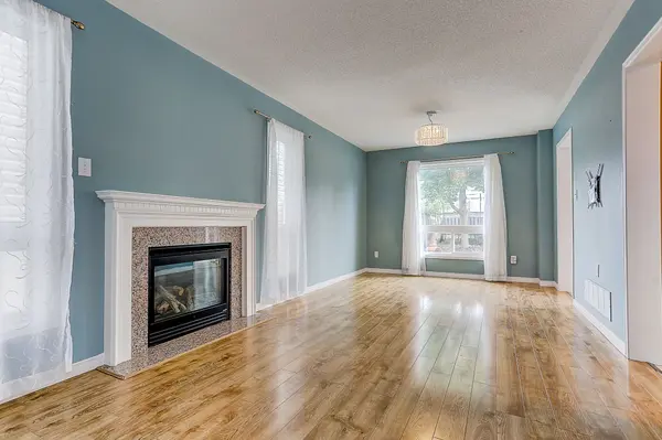 4 Sinden DR, Whitby, ON L1M 2B8