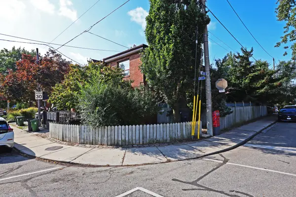 212 Glebemount AVE #Lower, Toronto E03, ON M4C 3T1