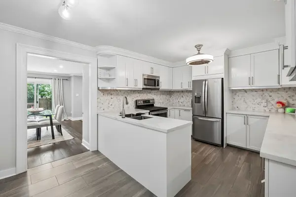 23 Arlington AVE, Oshawa, ON L1G 2N3