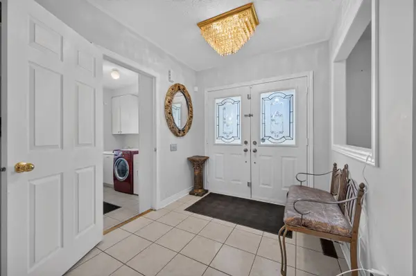 2 Ludford DR, Richmond Hill, ON L4B 4H6