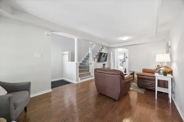 30 Laurendale AVE, Georgina, ON L4P 4A8