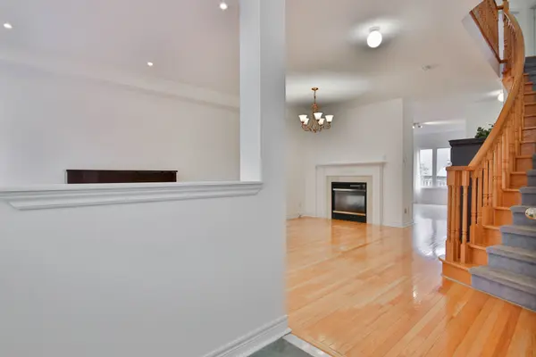 15 Briarglen RD, Markham, ON L6C 2K5