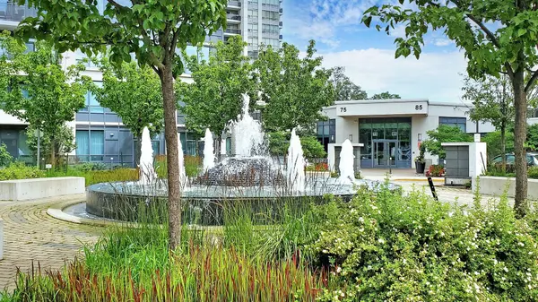 75 North Park RD S #307, Vaughan, ON L4J 0H8