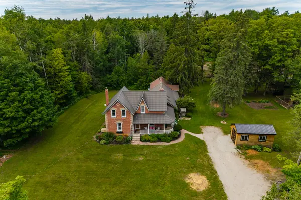 3744 Flos 4 RD W, Springwater, ON L0M 1S0