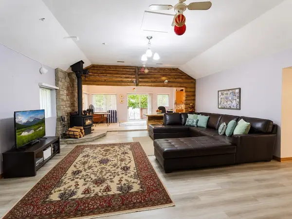 5470 Penetanguishene RD, Springwater, ON L0L 1P0