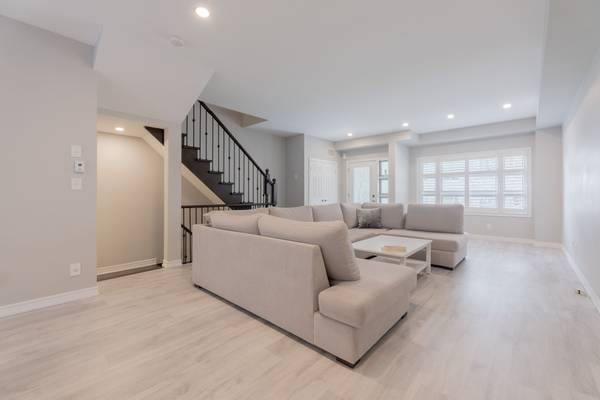 2460 Prince Michael DR #55, Oakville, ON L6H 0G8