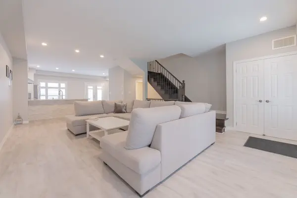 2460 Prince Michael DR #55, Oakville, ON L6H 0G8
