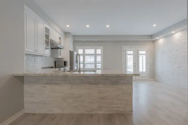 2460 Prince Michael DR #55, Oakville, ON L6H 0G8