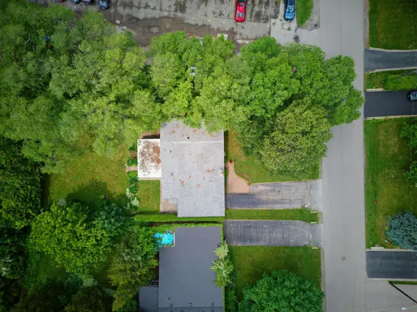 320 River Side DR, Oakville, ON L6K 3N4