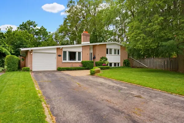 320 River Side DR, Oakville, ON L6K 3N4