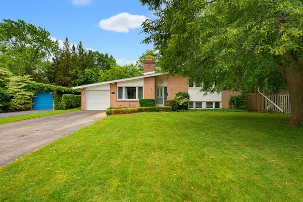 320 River Side DR, Oakville, ON L6K 3N4
