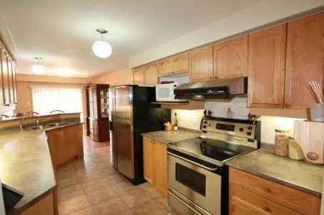 667 Rossellini DR, Mississauga, ON L5W 1L1