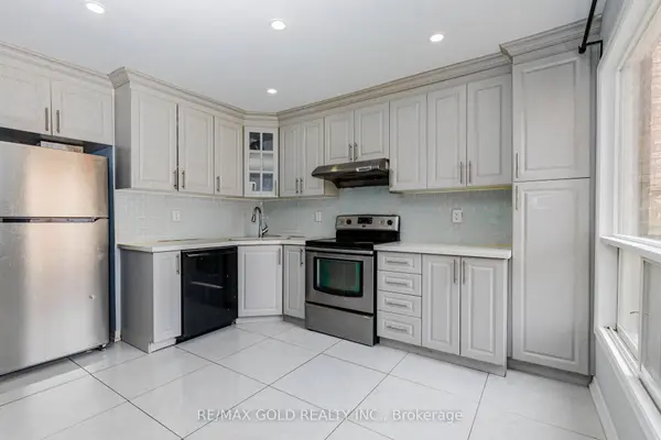 54 Creditstone RD, Brampton, ON L6Y 4G1