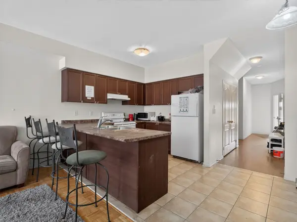 4 Evelyn Wiggins DR, Toronto W05, ON M3J 0G3