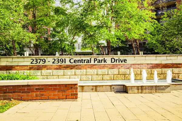2379 Central Park DR #902, Oakville, ON L6H 0C7