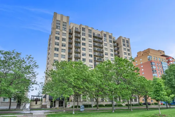 4 Elsinore PATH #706, Toronto W06, ON M8V 4G7