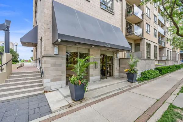 4 Elsinore PATH #706, Toronto W06, ON M8V 4G7