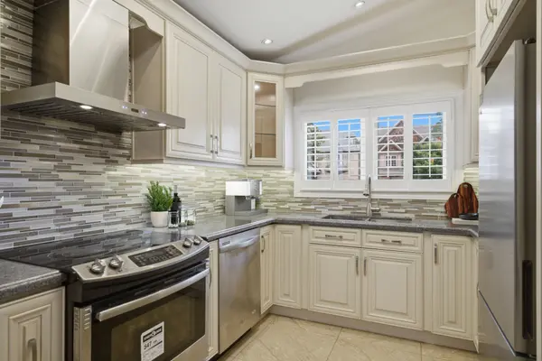 3084 Constitution BLVD, Mississauga, ON L4Y 2Z2