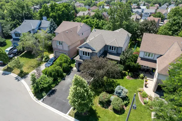 7227 Windrush CT, Mississauga, ON L5N 6K1