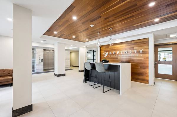 340 plains RD E, Burlington, ON L7T 0C2