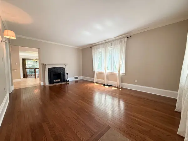 398 Maple AVE, Oakville, ON L6J 2H9