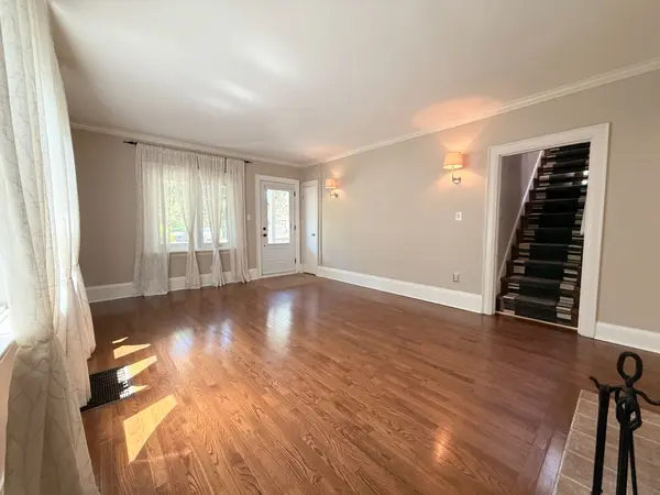 398 Maple AVE, Oakville, ON L6J 2H9