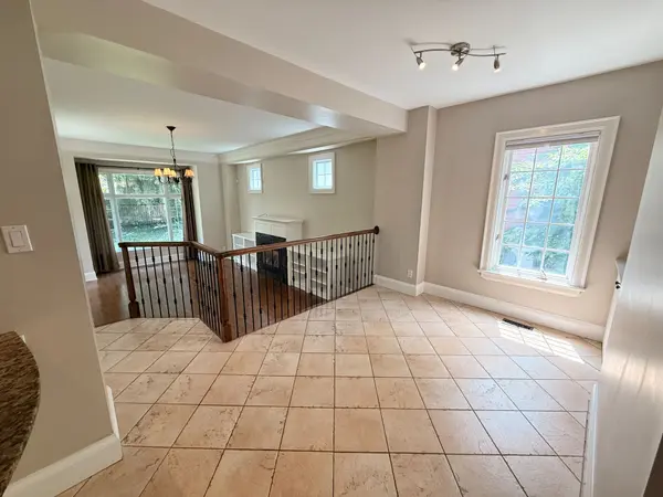 398 Maple AVE, Oakville, ON L6J 2H9