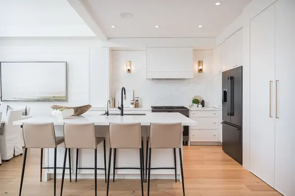 307 Martin ST, Milton, ON L9T 2R7