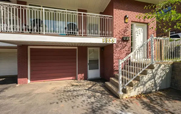 1255 Forestwood DR, Mississauga, ON L5C 1J2